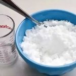 How to clean stains on white clothes?