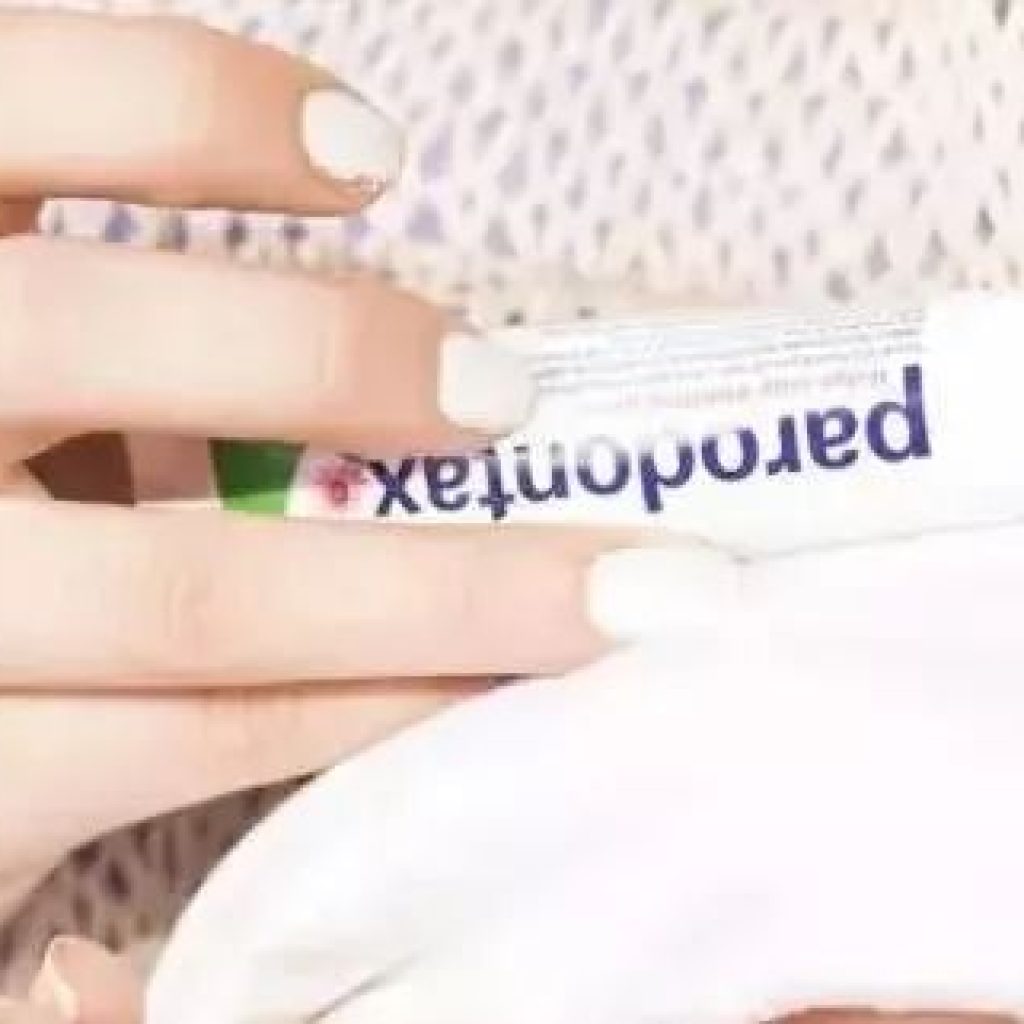Mix all the ingredients evenly, soak the clothes in the liquid, remove them with clean water after 4 hours, and the clothes will become white beyond your imagination.