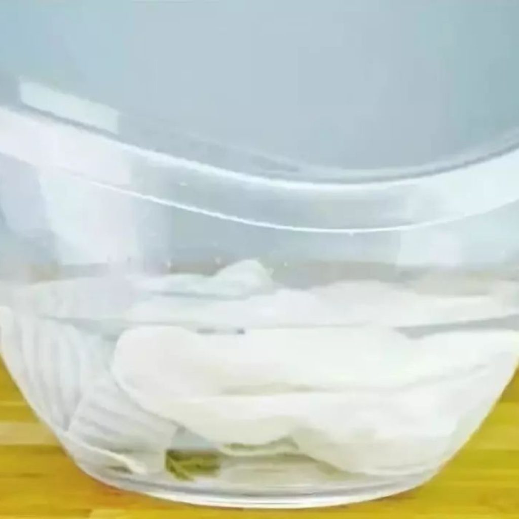 the clothes completely soak in the washing water,
