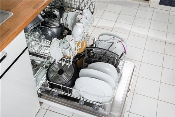 Can you use dish soap in a dishwasher
