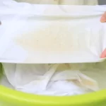 How to wash white clothes with bleach?