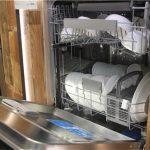 Where to put liquid detergent in dishwasher？